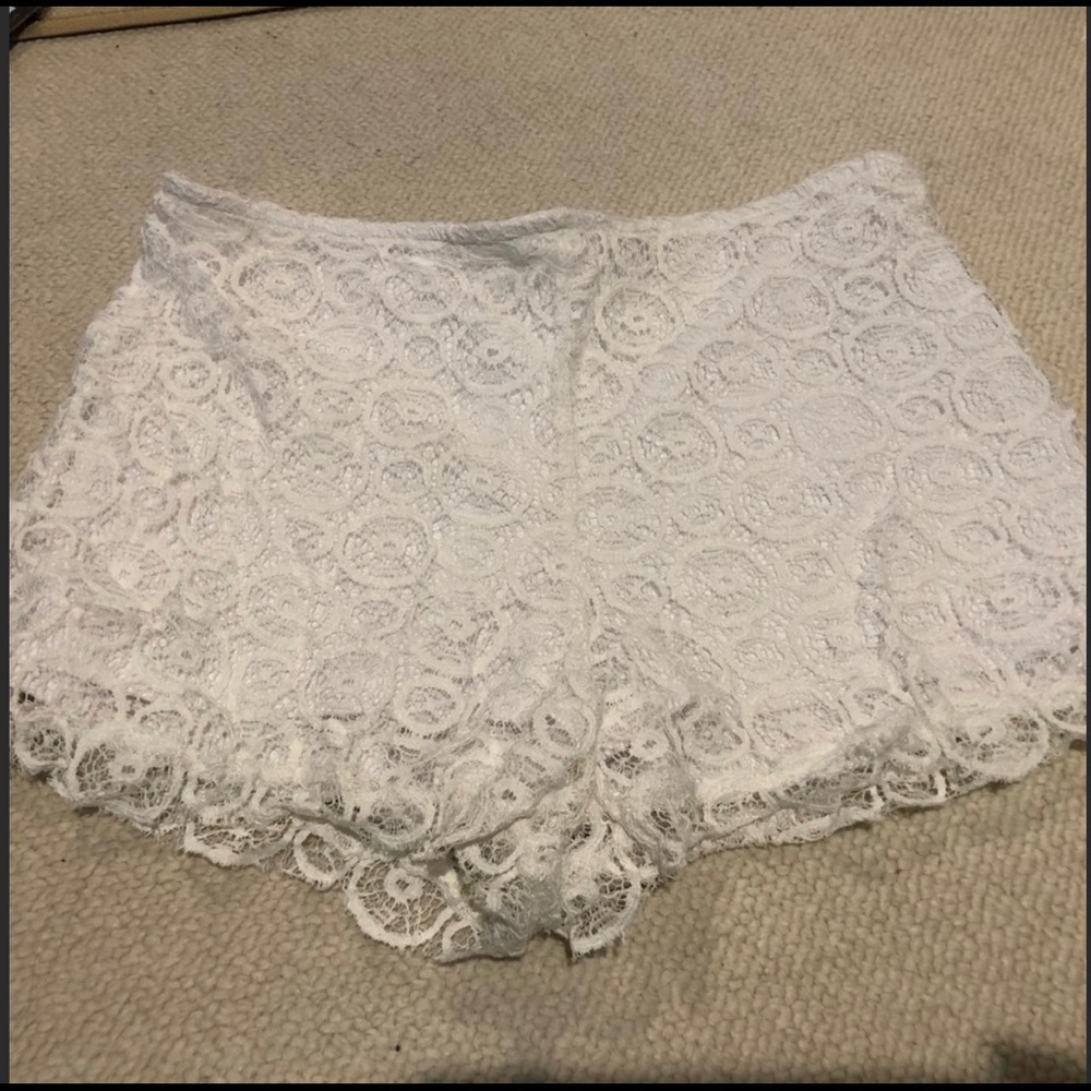 BB DAKOTA WHITE LACE SHORTS S/4